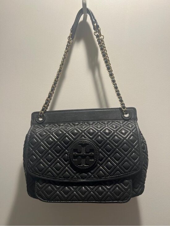 Tory Burch Handbags - Tory Burch Black Quilted Shoulder Bag with Gold Chain Strap